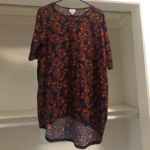 LulaRoe Long Top 33 inches long Smoke Free Home Fun floral pattern